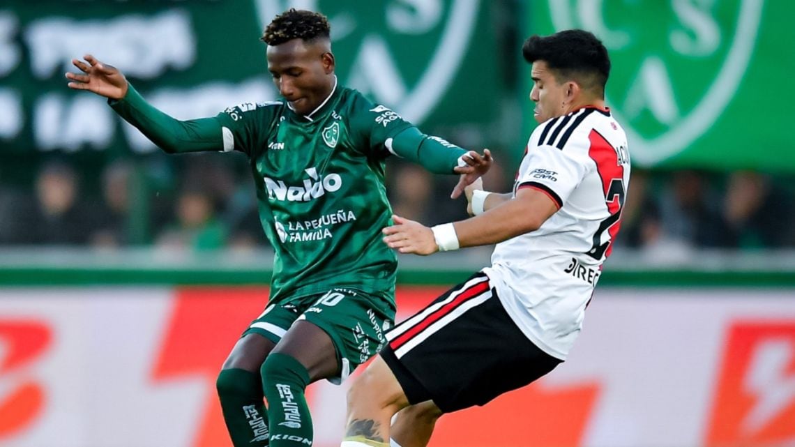 Sarmiento no se la cree ni un segundo: le ganó a River y se prendió arriba