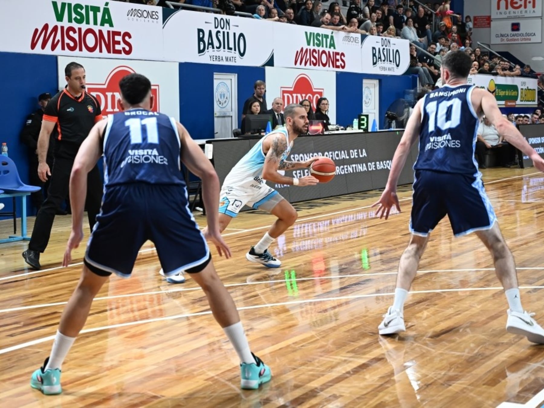 Con Barral como estandarte, Racing de Chivilcoy le pasó por encima a un Oberá que no levanta cabeza