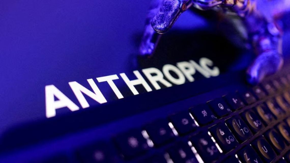 Claude se mete en la campaña: el chatbot de Anthropic contestará consultas electorales en vivo durante las legislativas de Estados Unidos