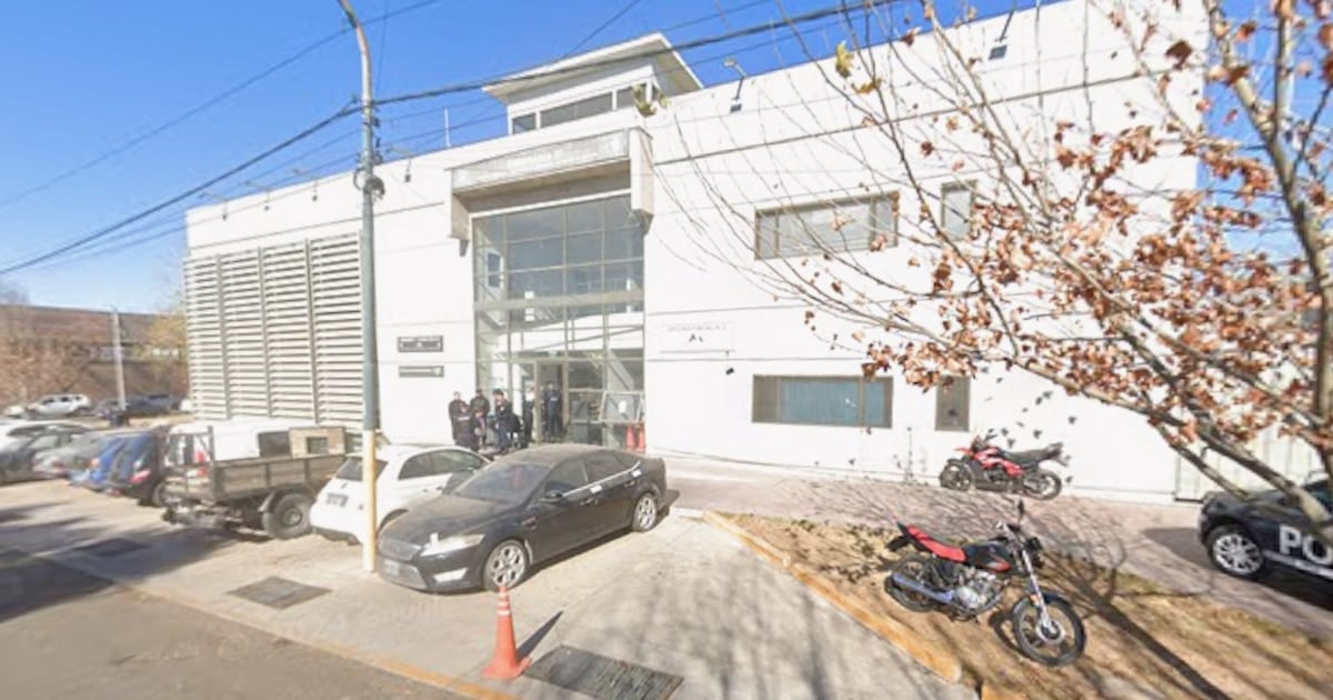 Un efectivo de la Policía de Mendoza quedó detenido e imputado por abusar sexualmente de una presa en una comisaría de Godoy Cruz
