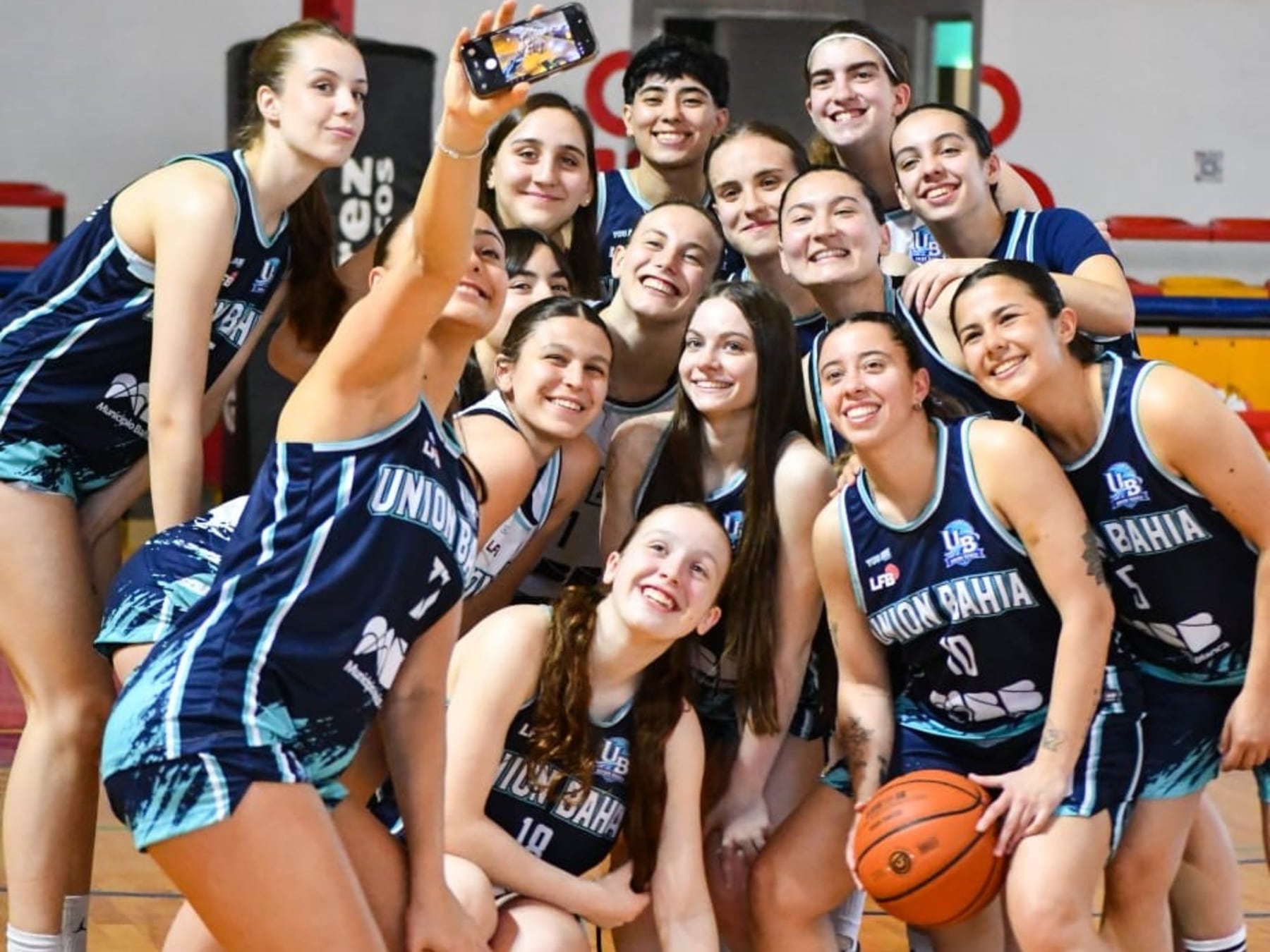 Unión Bahía y la ilusión del primer salto: debuta frente a Boca en la Liga Femenina