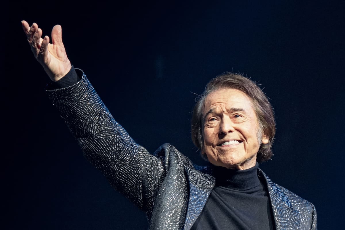 Raphael vuelve al Gran Rex con su histórica voz y la sombra de una vidaconvertida en ficción