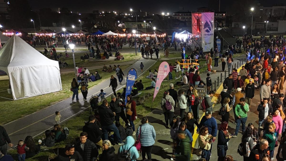 Más de 170 feriantes se instalan en el Parque Jaime de Nevares para una edición especial por el Día de la Madre