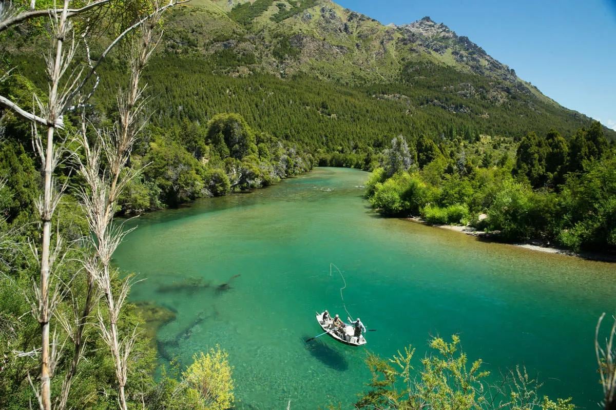 Pesca deportiva en Neuquén: arrancó la venta de permisos con valores que van de 12.500 a 280.000 pesos