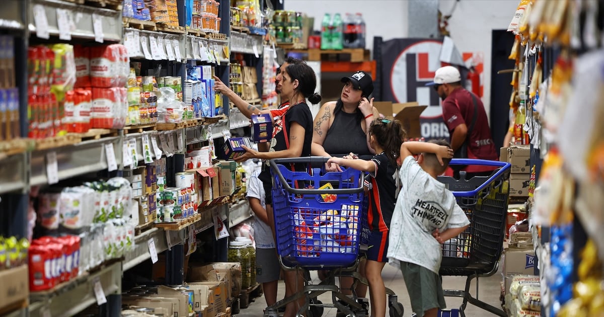 La inflación mensual se estabiliza en una franja de 1,6% a 1,9% y los analistas no ven perforar ese piso hasta 2027