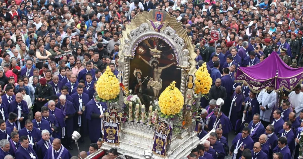 El Cristo Moreno volvió a llenar de fieles el centro de Lima en su tercer recorrido del año