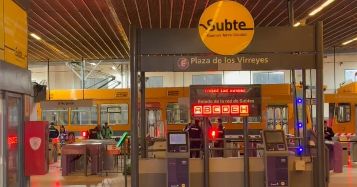 Dos delegados del subte detenidos en medio de una protesta: paro total y líneas paralizadas
