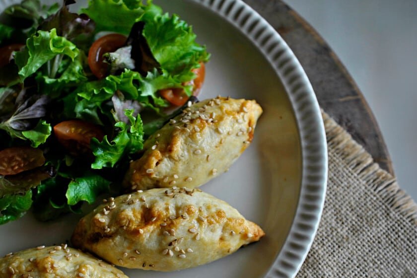 Empanadillas caseras de ternera y champiñones: cómo lograr una masa firme y un relleno jugoso