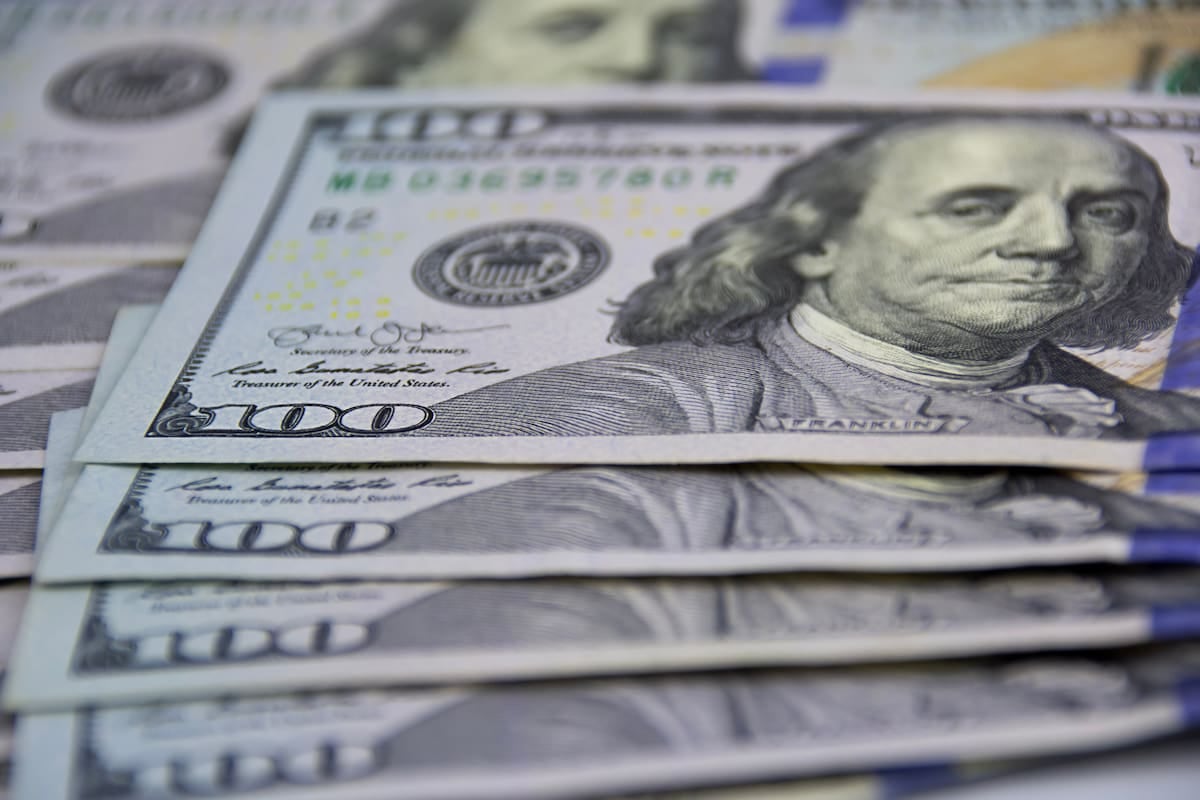El dólar queda sin cambios durante el fin de semana, con la brecha en torno a los $10