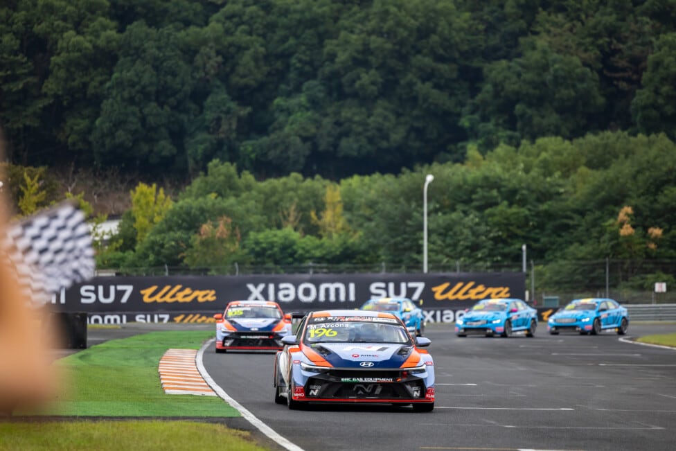 Azcona tomó el control en Zhejiang y dejó el título del TCR adefined en Macao