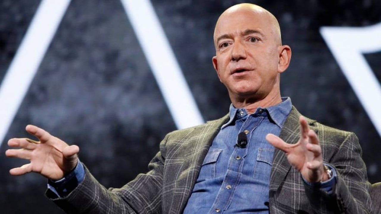 Bezos vincula la inteligencia artificial con una jornada laboral de tres días